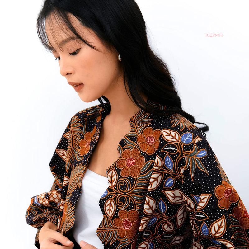 Amil Batik Cap Scallop Outer Onxy Flower