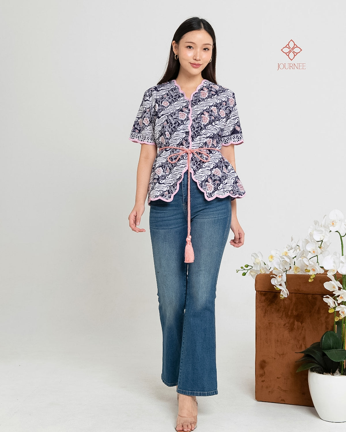 Aprina Scallop Batik Cap Noir Premium