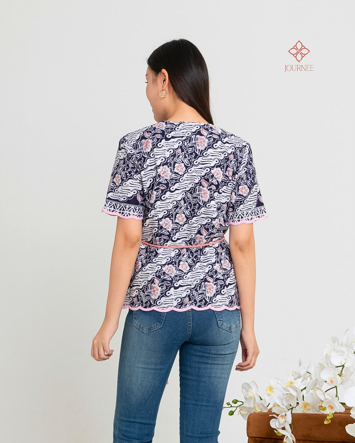 Aprina Scallop Batik Cap Noir Premium
